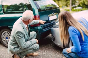 HOW CAN YOU TELL WHO HIT WHO IN A CAR ACCIDENT