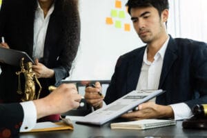 Pros and Cons Of Hiring a Workers' Comp Attorney