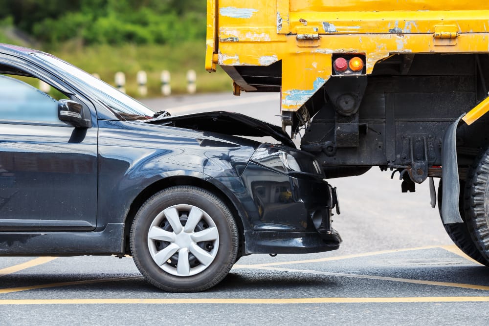 A minor car accident showing two vehicles with slight damage to their front bumpers after a fender bender in busy Chicago traffic.