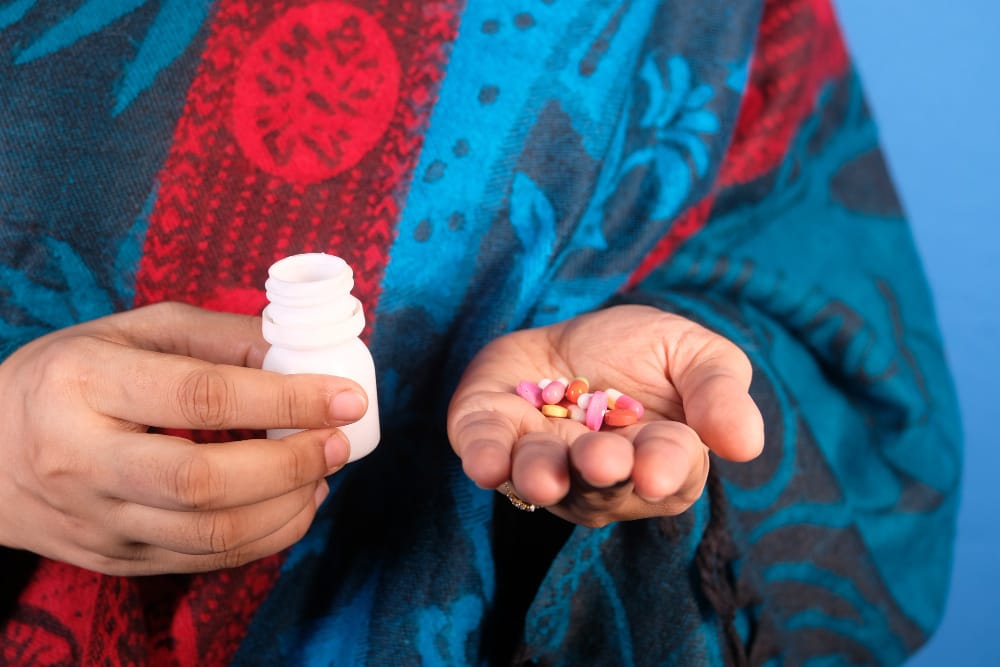 A gavel placed beside a bottle of Zantac pills, symbolizing legal cases related to cancer risks.
