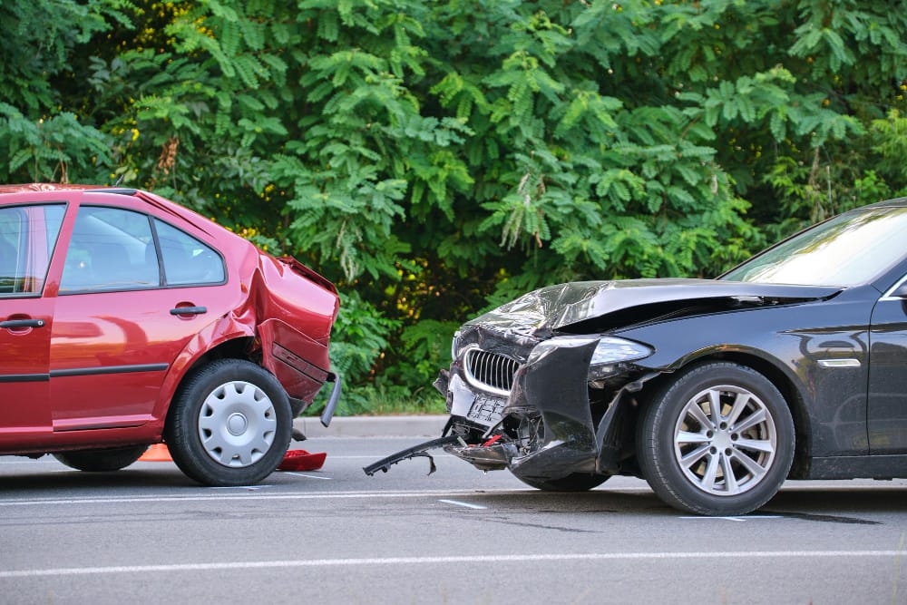 What Happens When a Car Accident Case Goes to Trial vs Settlement