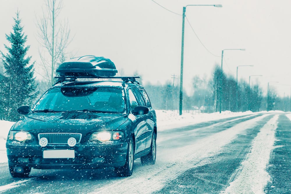 Illinois Law Remove Snow and Ice from Cars Before Driving