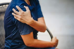 Shoulder Injury Settlements in Illinois Rotator Cuff & Labrum Tears